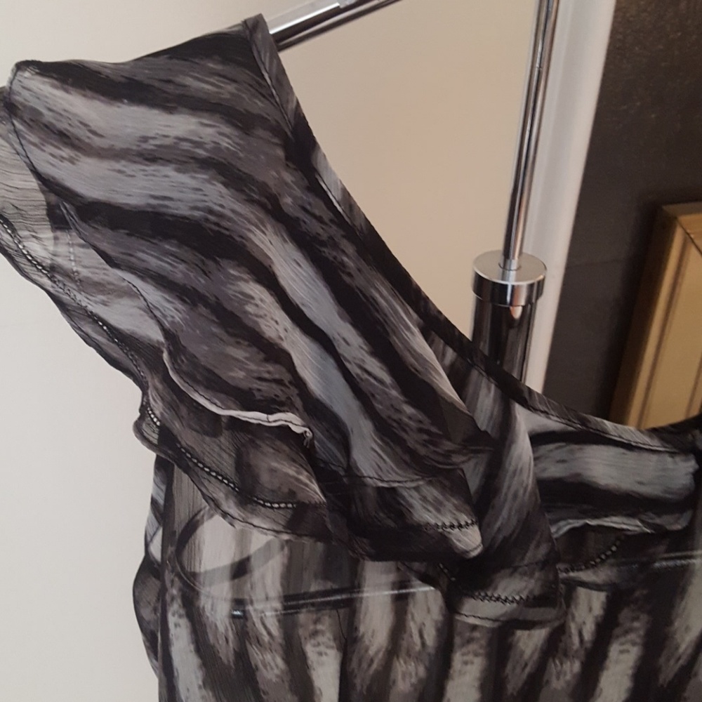 Womens Shear Short Sleeve Ruffled Blouse 1X - Picture 2 of 4